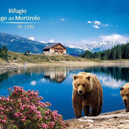 Rifugio Al Lago Del Mortirolo In Inverno Raggiungibile Solo A Piedi Monno Exteriör bild