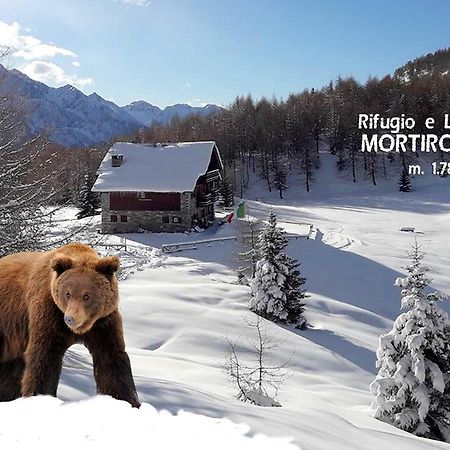 Rifugio Al Lago Del Mortirolo In Inverno Raggiungibile Solo A Piedi Monno Exteriör bild
