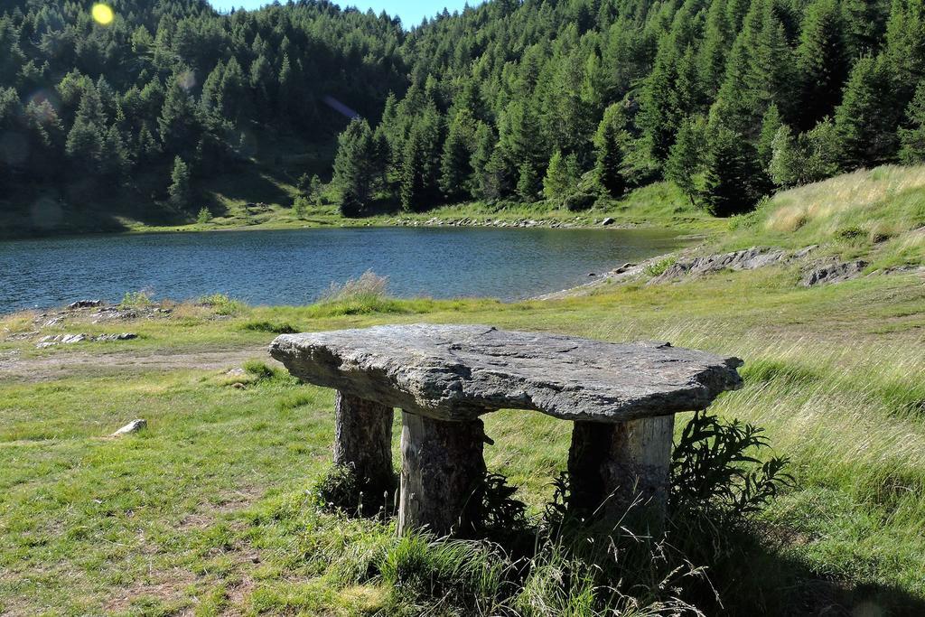 Rifugio Al Lago Del Mortirolo In Inverno Raggiungibile Solo A Piedi Monno Exteriör bild