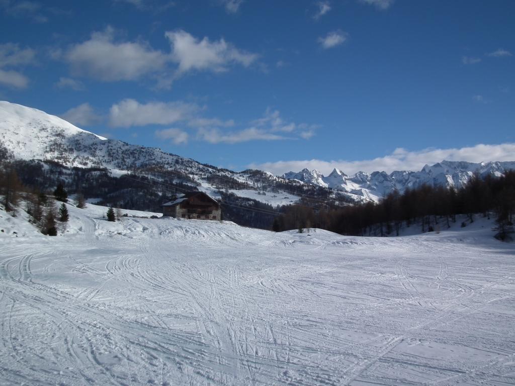 Rifugio Al Lago Del Mortirolo In Inverno Raggiungibile Solo A Piedi Monno Exteriör bild