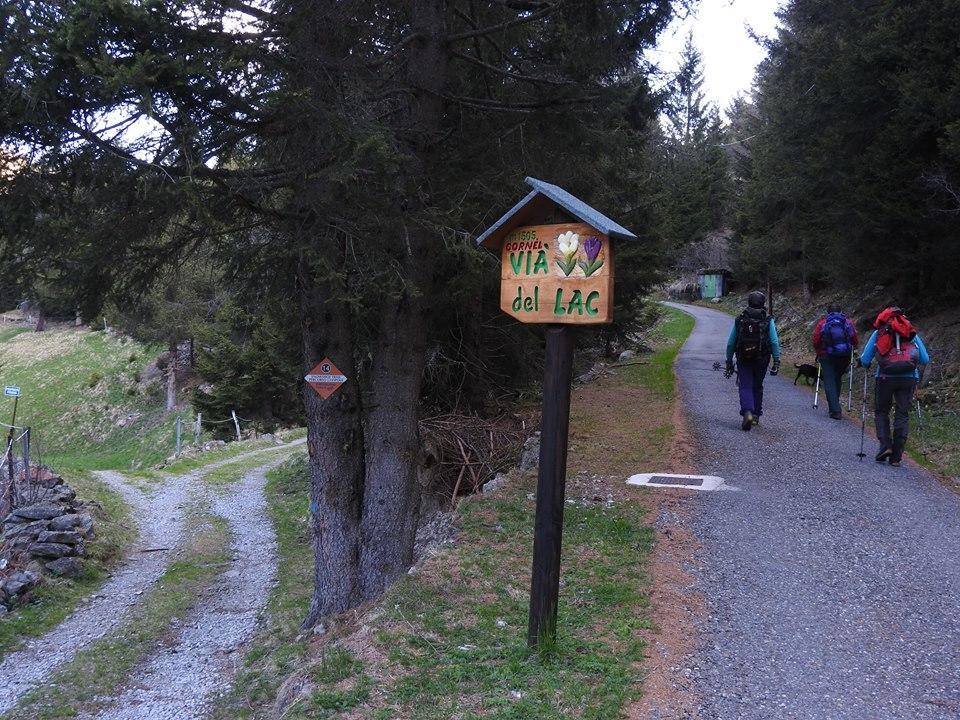 Rifugio Al Lago Del Mortirolo In Inverno Raggiungibile Solo A Piedi Monno Exteriör bild