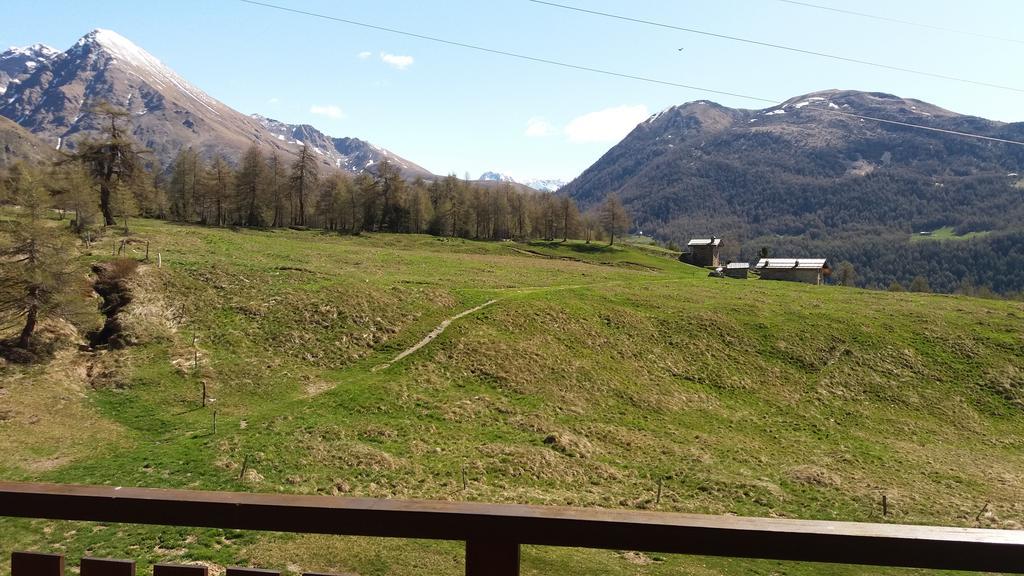 Rifugio Al Lago Del Mortirolo In Inverno Raggiungibile Solo A Piedi Monno Exteriör bild