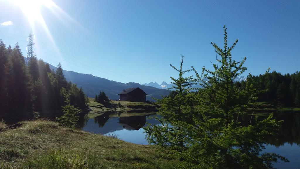 Rifugio Al Lago Del Mortirolo In Inverno Raggiungibile Solo A Piedi Monno Exteriör bild