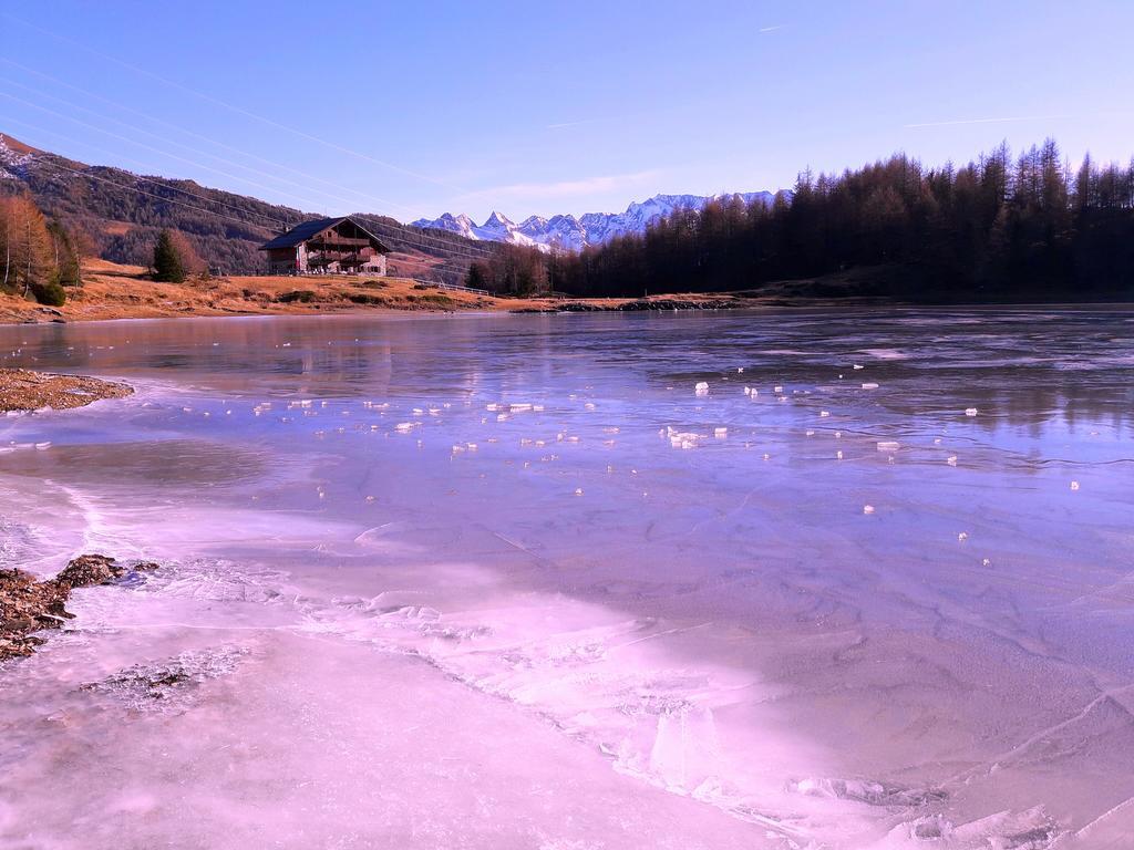 Rifugio Al Lago Del Mortirolo In Inverno Raggiungibile Solo A Piedi Monno Exteriör bild